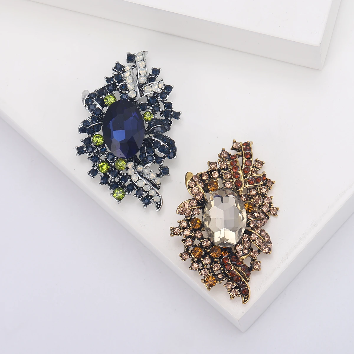 Rhinestone Flower Brooches for Women Unisex Crystal Glasses Pins Banquet Party Backpack Gifts Jewelry Accessories