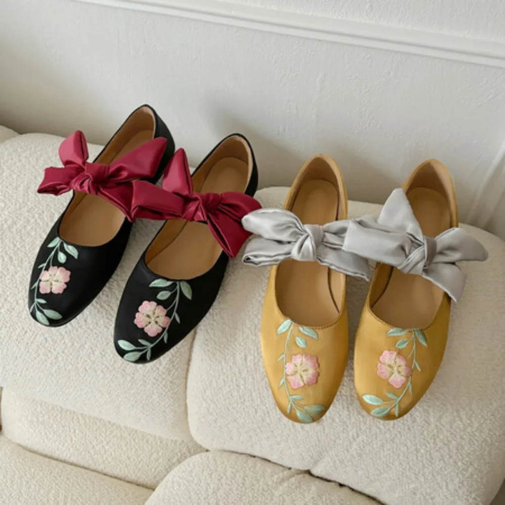 

Women's Shoes Single Shoes Shallow Mouth Embroidered National Style Single Round Head with Bow and Word Buckle Silk