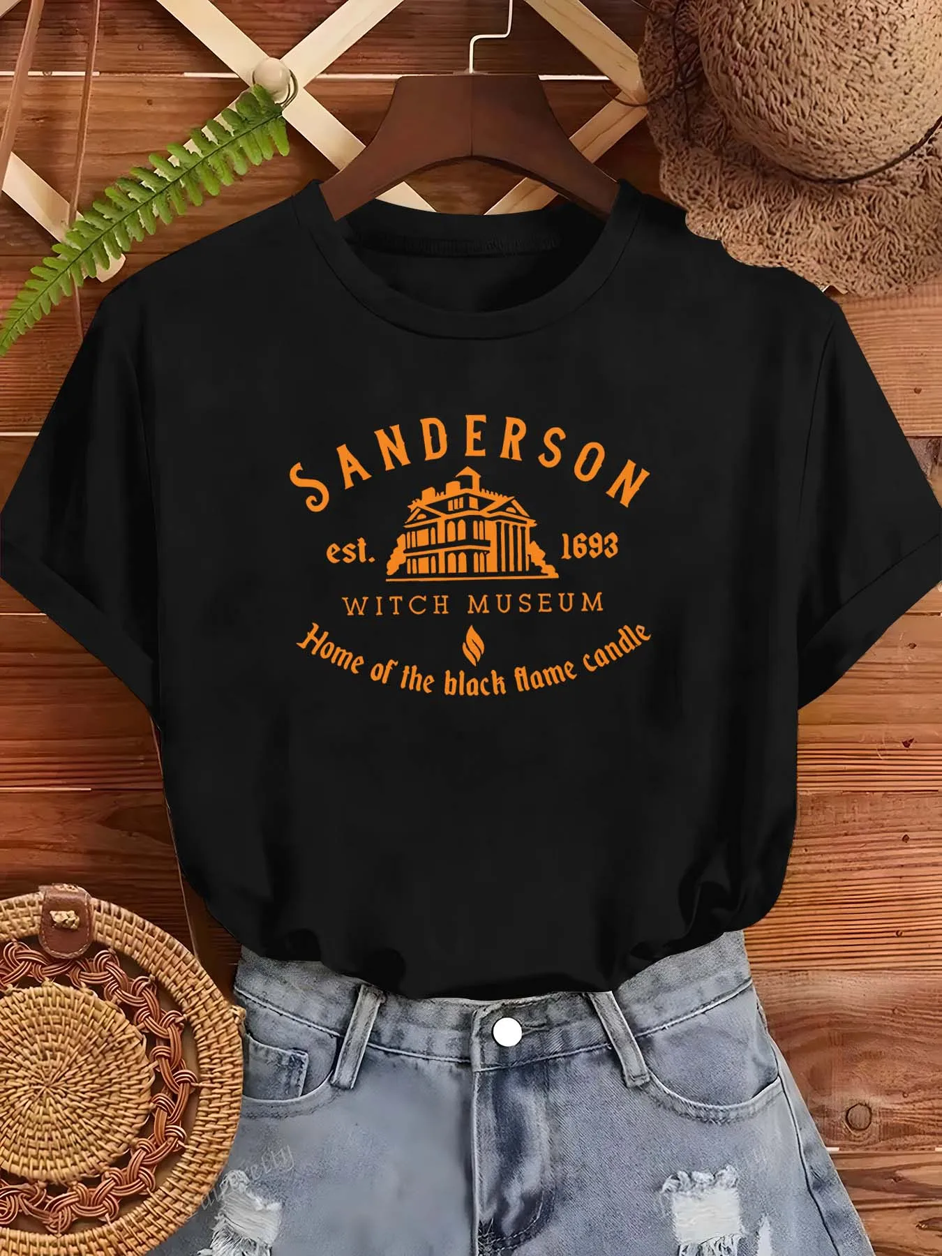 

Одежда в стиле Хэллоуина больших размеров с классическим мотивом ведьмы и культовым дизайном свечей с черным пламенем для повышения элегантности