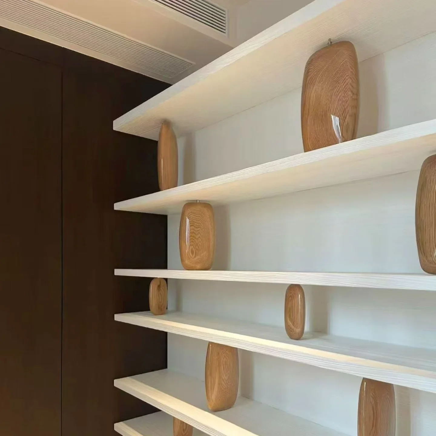 Italian high-end solid wood bookshelf floor-to-wall modern light luxury high-end art villa multi-layer storage shelf