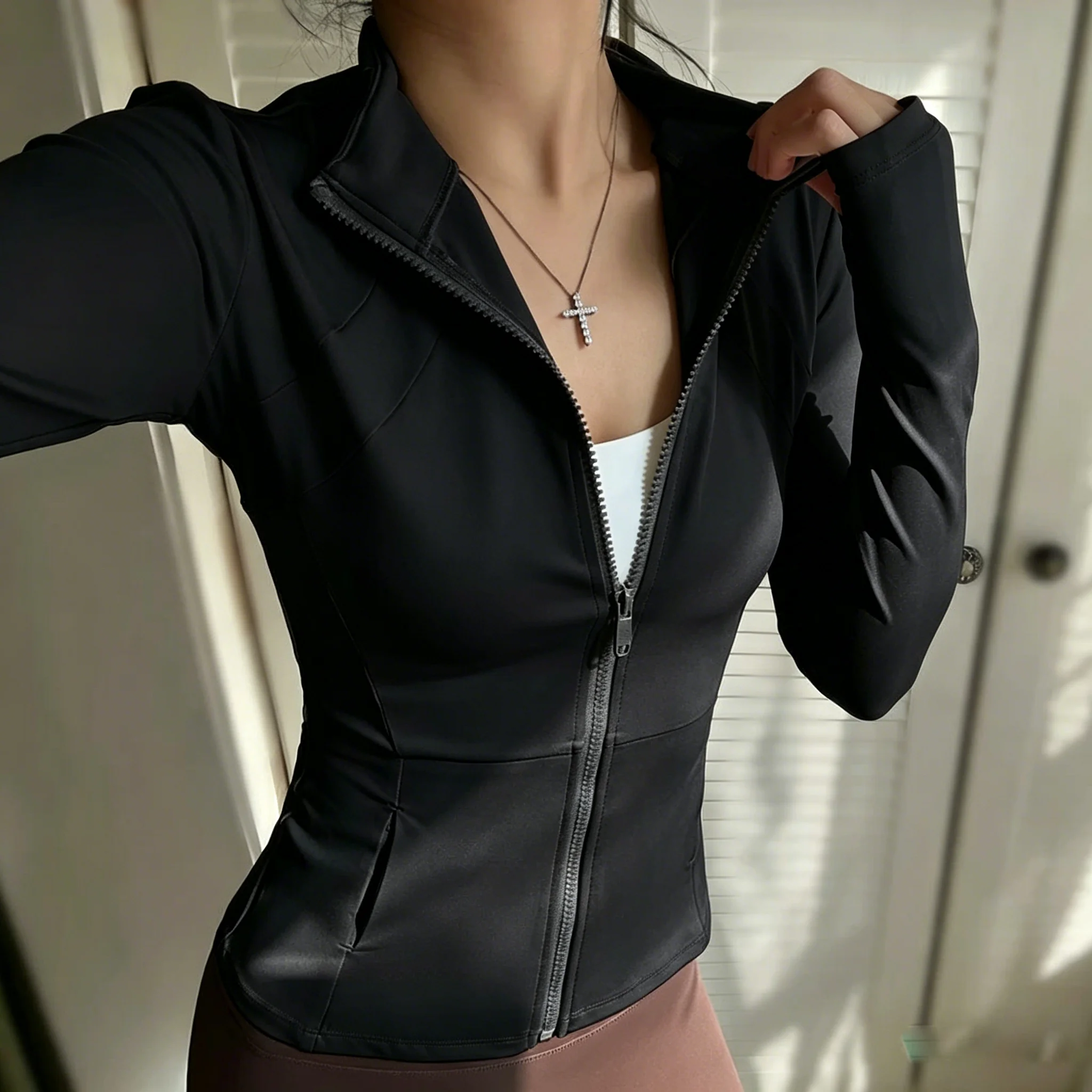 Women Stand Collar Zip Up Yoga Jacket With Pockets, Slim Fit Workout Coat With Thumb Hole, Stretch Sports Activewear Outerwear