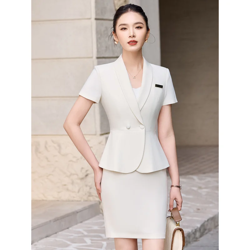 High-end professional women's skirt suit, blazer, slim-fit suit, sophisticated business attire, office worker workwear