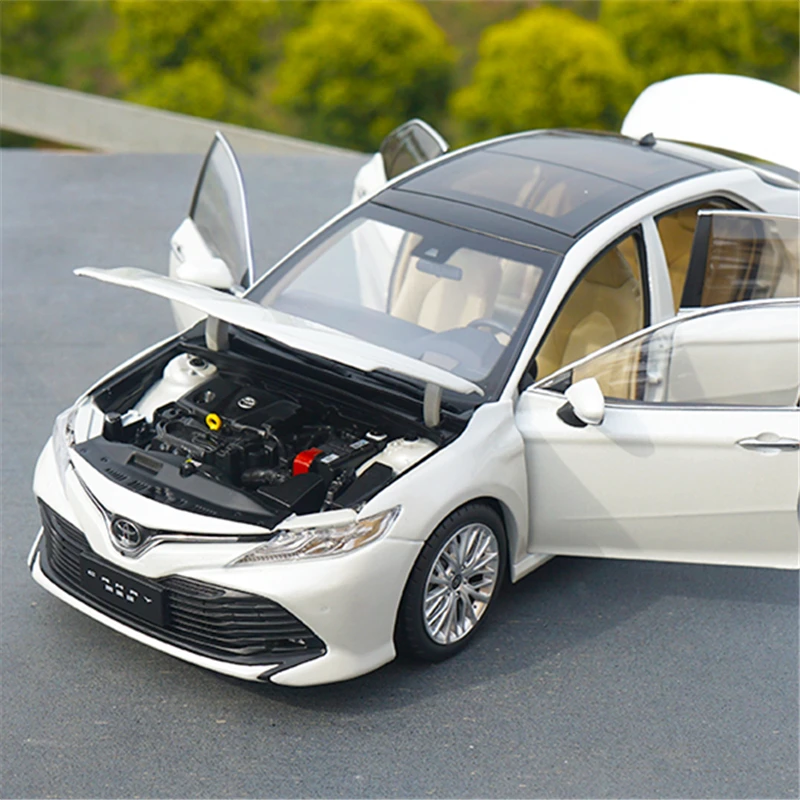 1:18 Toyota Camry 2018 Alloy Car Model Diecast Metal Vehicles Car Model High Simulation Collection Childrens Toy Gift Decoration