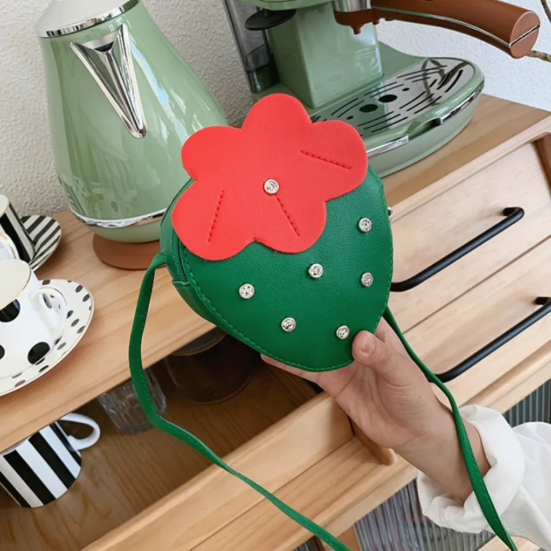 Fashion Children's Coin Purse Princess Cute Small Bag Shiny Rivet Strawberry  New  Messenger  Korean