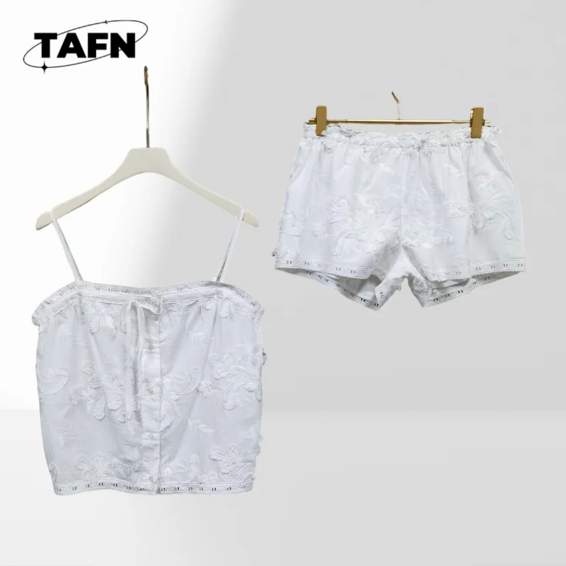 

2025 Summer New Three-Dimensional Embossed Flower Strap Hot Pants Vacation Style Suit High Street Beautiful AG1511