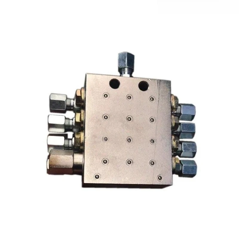 Gradual grease distributor and drain for butter pump