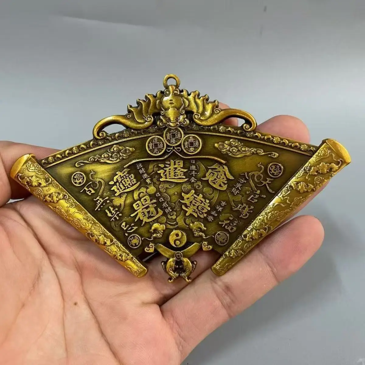 

Vintage Copper Alloy Fan-shaped Ornaments Home Office Decorations Tianguan Cifu Bagua Crafts Lucky Fortune Pendant Feng Shui