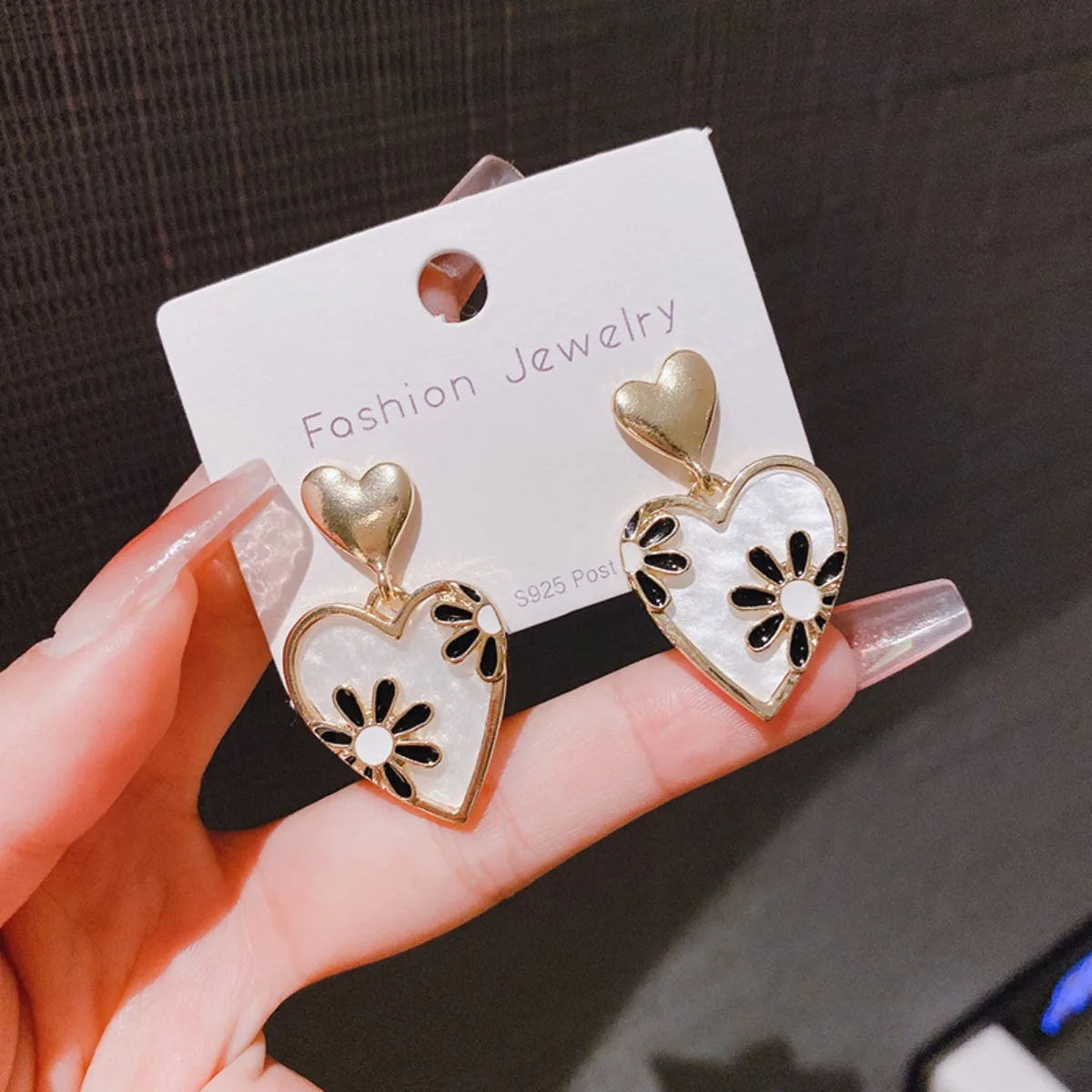 Fashion Korean Fashion Cute Flower Heart Stud Earrings Women Vintage Rose Daisy Pattern Enamel Earrings Bridal Wedding Jewelry image 2