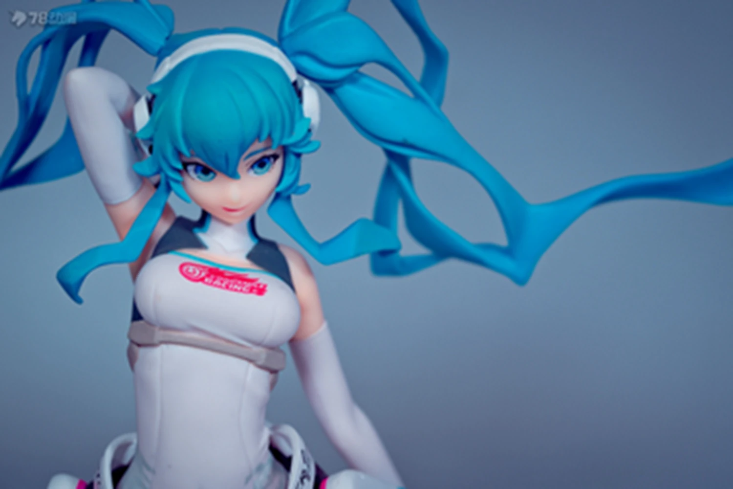 18CM Anime Hatsune Miku Racing Figure 2014 Model Toy Gift Collection 1/8 Action Figure Racing Uniform Standing Doll figurine PVC