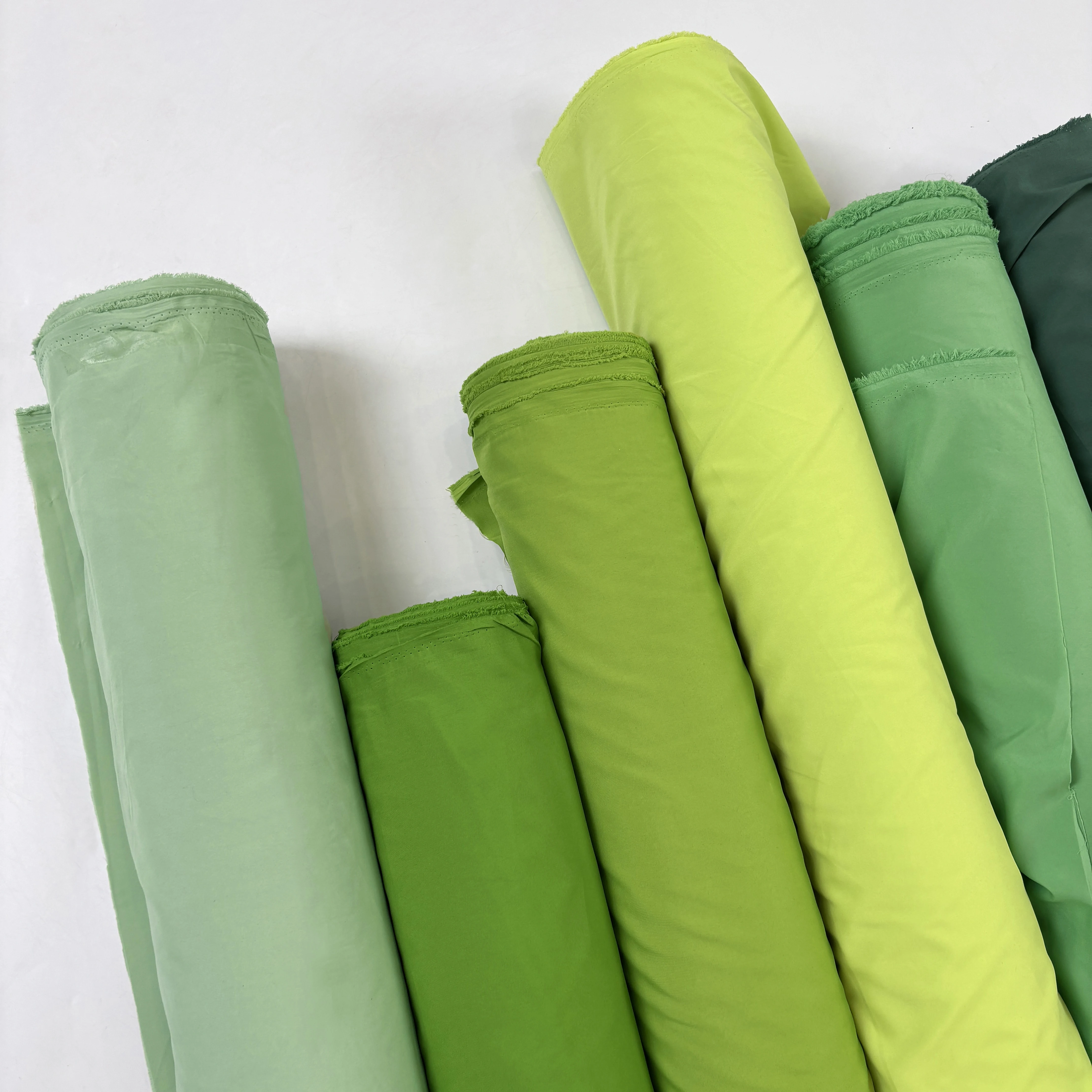 نسيج بطانة مرنة بأربعة جوانب ناعم بالمتر للملابس وسترة وتنورة وستارة مصنوعة يدويًا من القماش العادي باللون الأخضر والأزرق