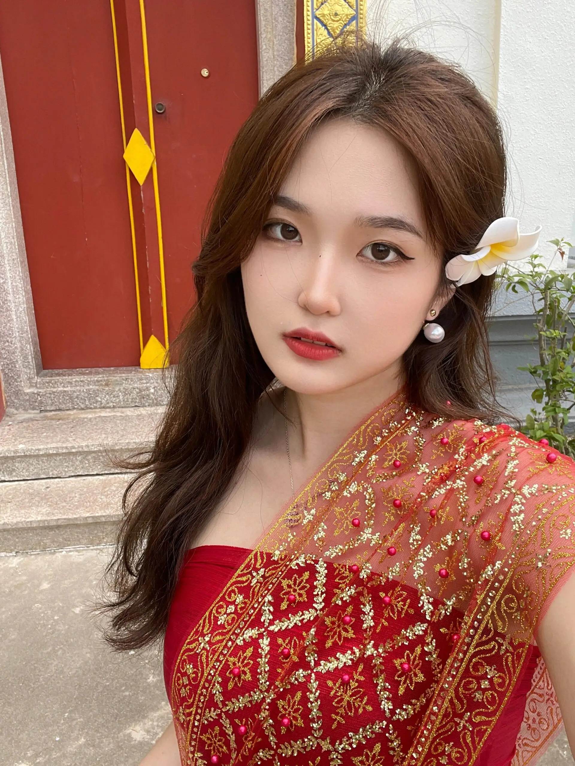 ชุดฤดูร้อนแบบดั้งเดิมของผู้หญิงเผ่าไท่ สีแดงทอง สำหรับการเดินทาง ถ่ายภาพ แช่เท้า ชุดทำงาน สไตล์แฟชั่น ชุดถังซู
