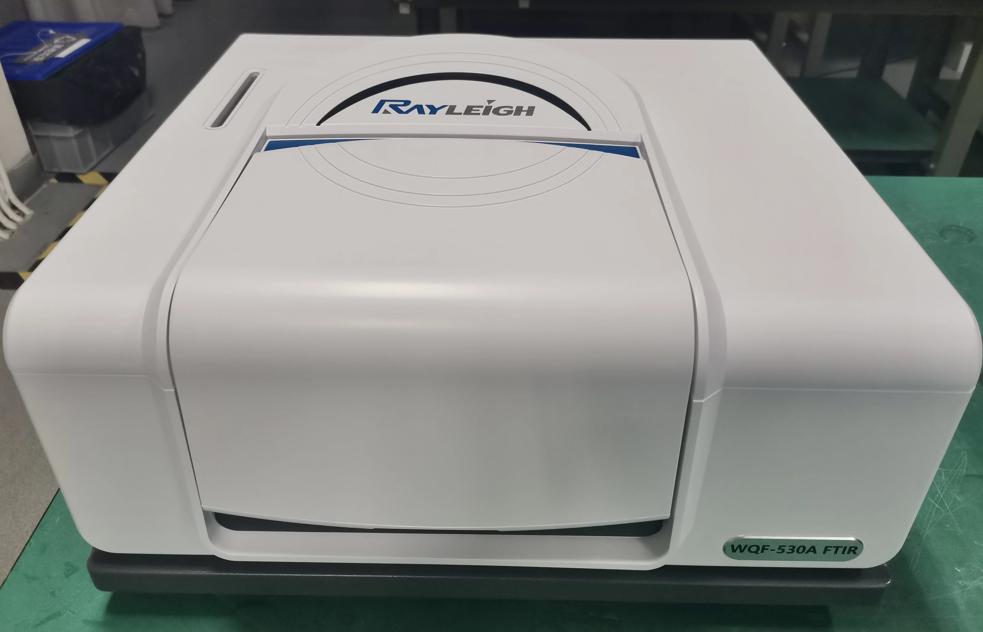 WQF-530A FTIR Spectrometer with 7800-3500cm-1 Wavelength Range 0.85cm-1 Resolution 0.01cm-1 Accuracy Ethernet WIFI Made China