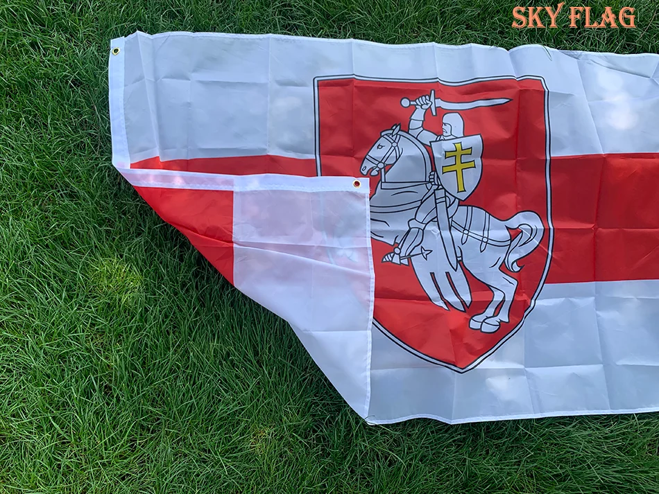 TIKI FLAG روسيا البيضاء فارس العلم 150X90CM روسيا البيضاء البيلاروسية مع معطف الأسلحة العلم 3X5FT روسيا البيضاء راية للزينة