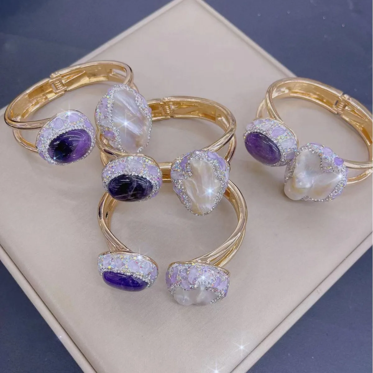 

New product recommendation Natural Baroque pearl bracelet Niche rough stone amethyst jewelry inlaid with Czech amethyst
