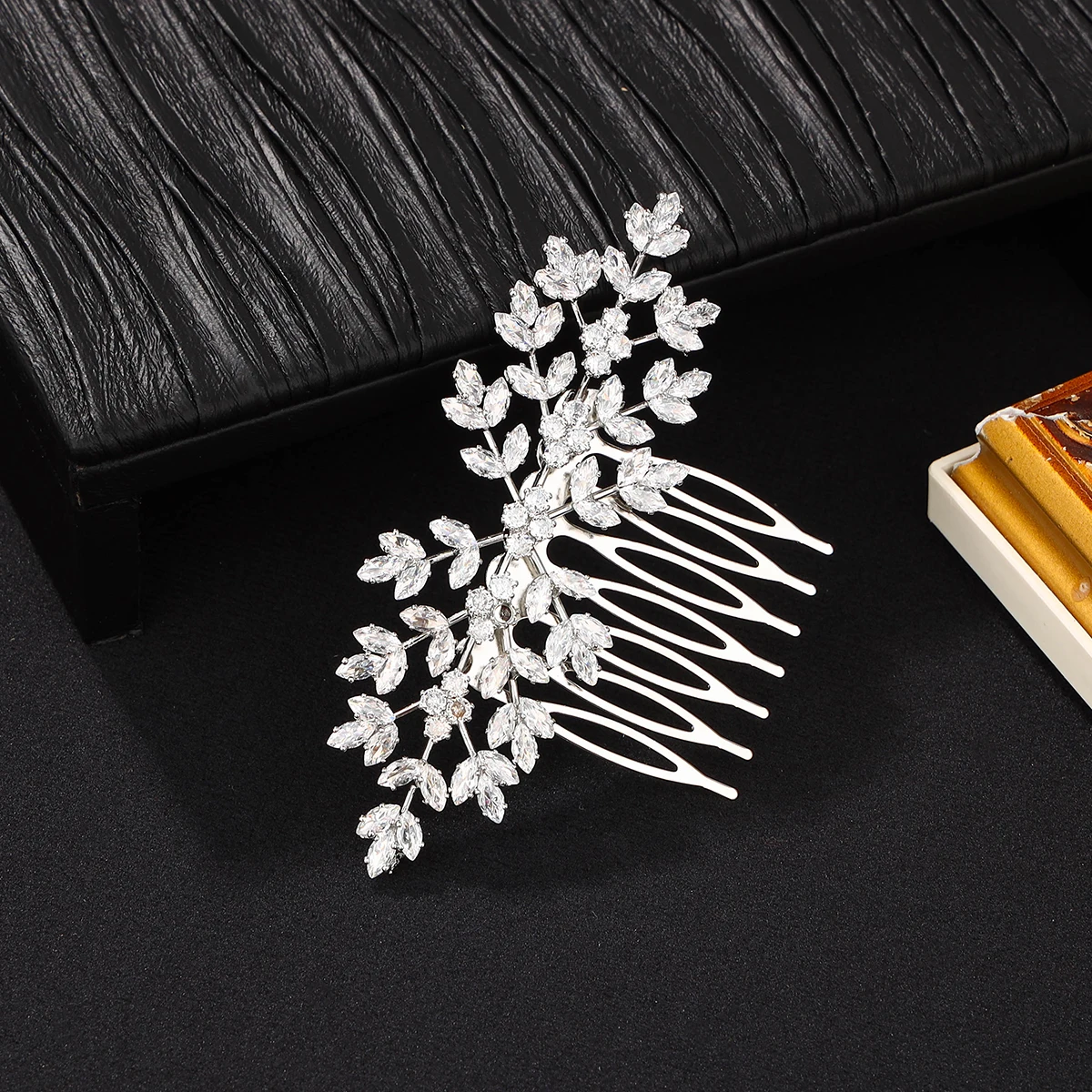 

Wedding hair comb hair ornament with zircon bridal side comb, suitable for women and girls