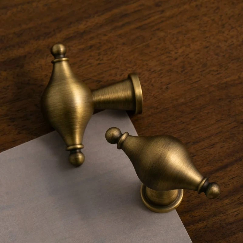 French Personalized Wardrobe Kitchen Drawer Hardware Furniture Handle Retro Single Hole Knob Creative Brass Cabinet Door Handle
