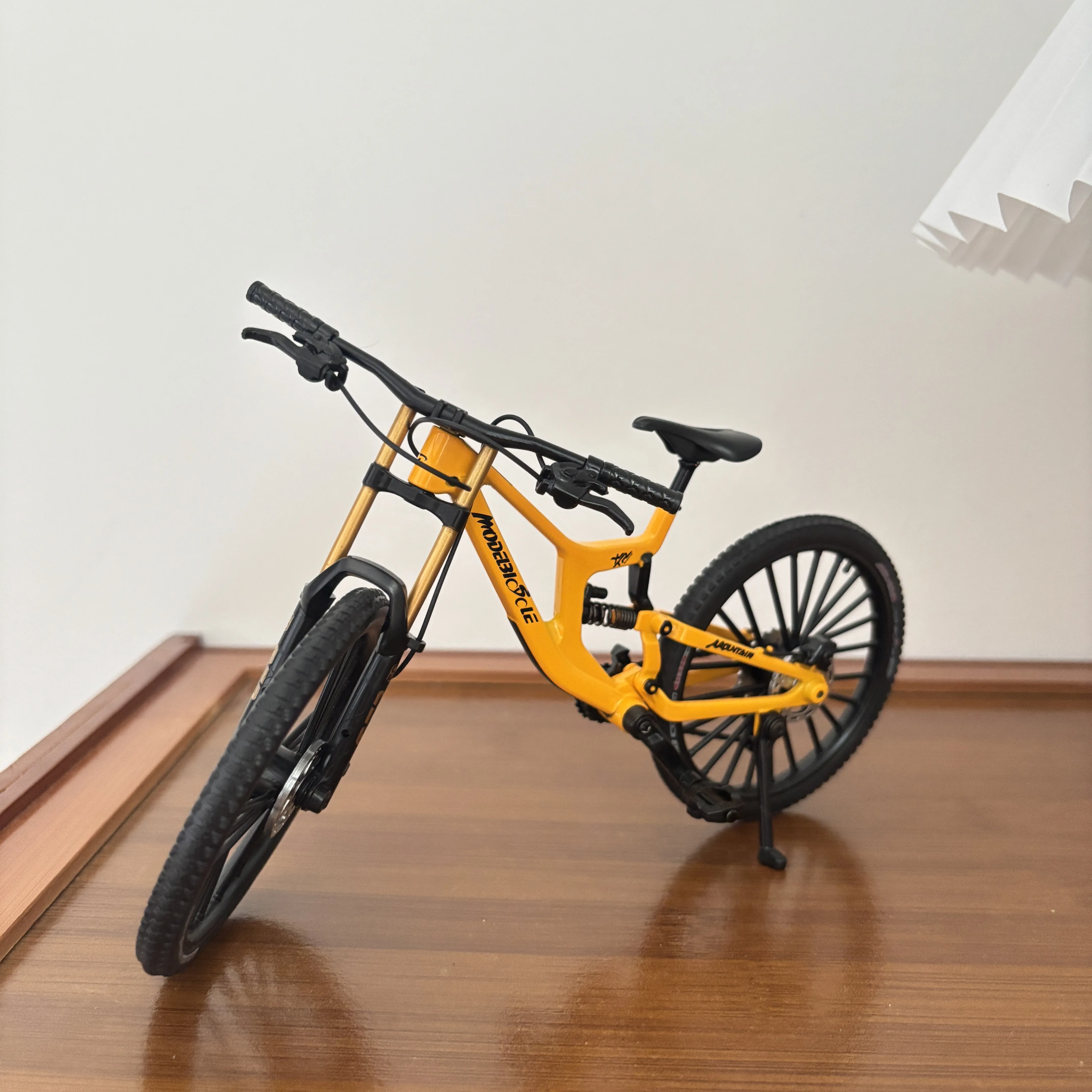 1: 8 New Simulation Metal Bicycle Alloy Die Casting Mini Finger Mountain Bike Collection Gift Toys 14+