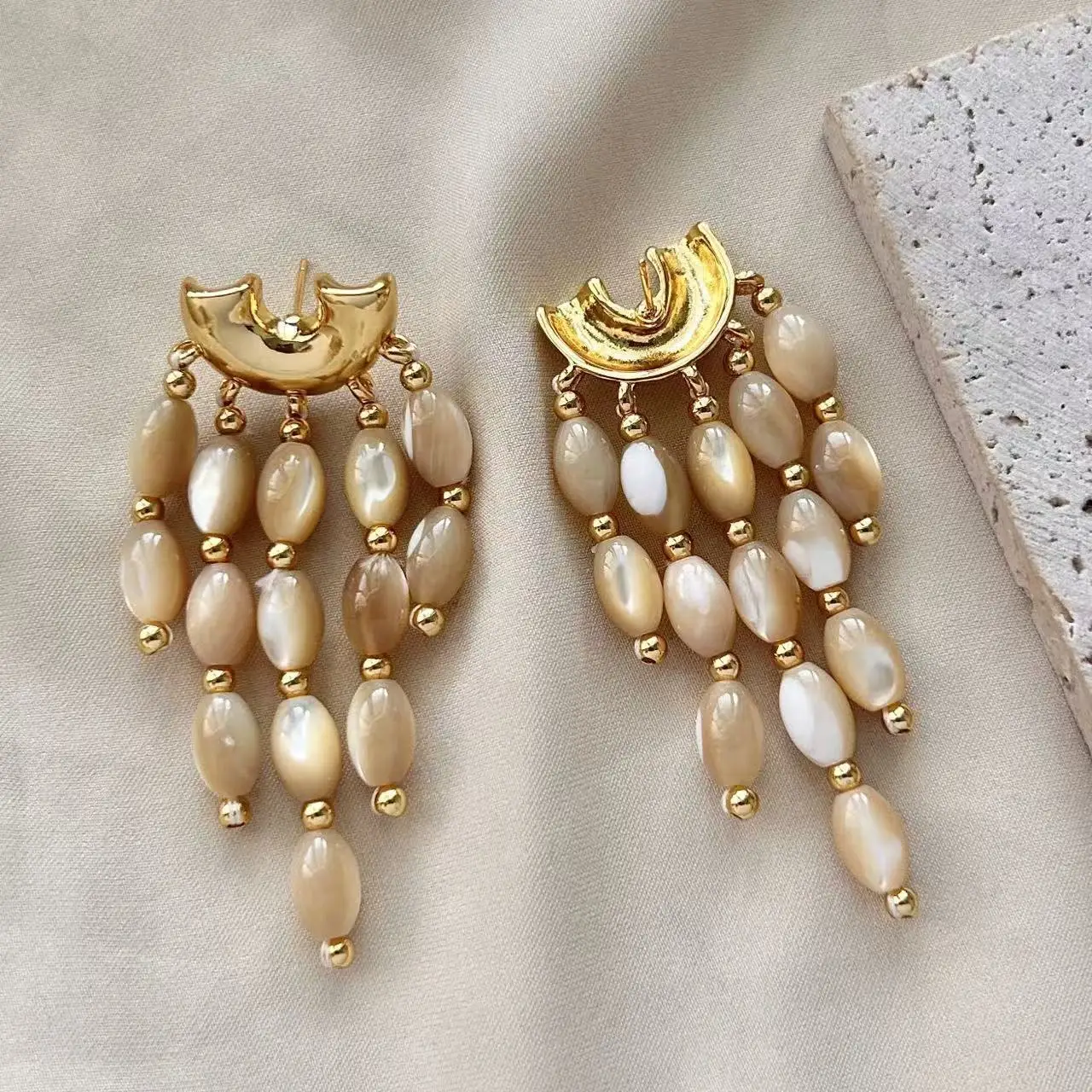 Retro Smart Fritillary Tassel Earrings High Sense Fashion Atmosphere Exaggerated Earrings Niche Silver Needle Earrings