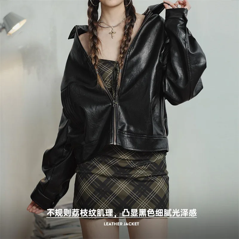 Giacca da donna in pelle nera retrò Giacche corte stile motociclista Risvolto con bottoni in metallo Cappotto da donna per pendolari autunnali primaverili