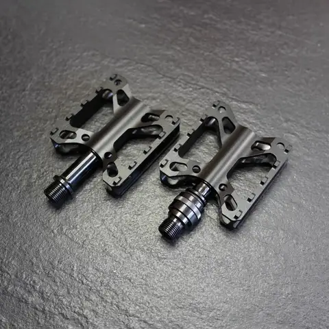 티타늄 축과 알루미늄 트레드가 있는 접이식 자전거 페달, Brompton 자전거 부품용 대형 왼쪽 퀵 릴리스 페달 티타늄 축과 알루미늄 트레드가 있는 접이식 자전거 페달, Brompton 자전거 부품용 대형 왼쪽 퀵 릴리스 페달