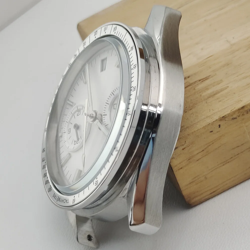 40mm men's quartz watch, featuring a water-resistant design, made of stainless steel, with a white dial, equipped with VK64