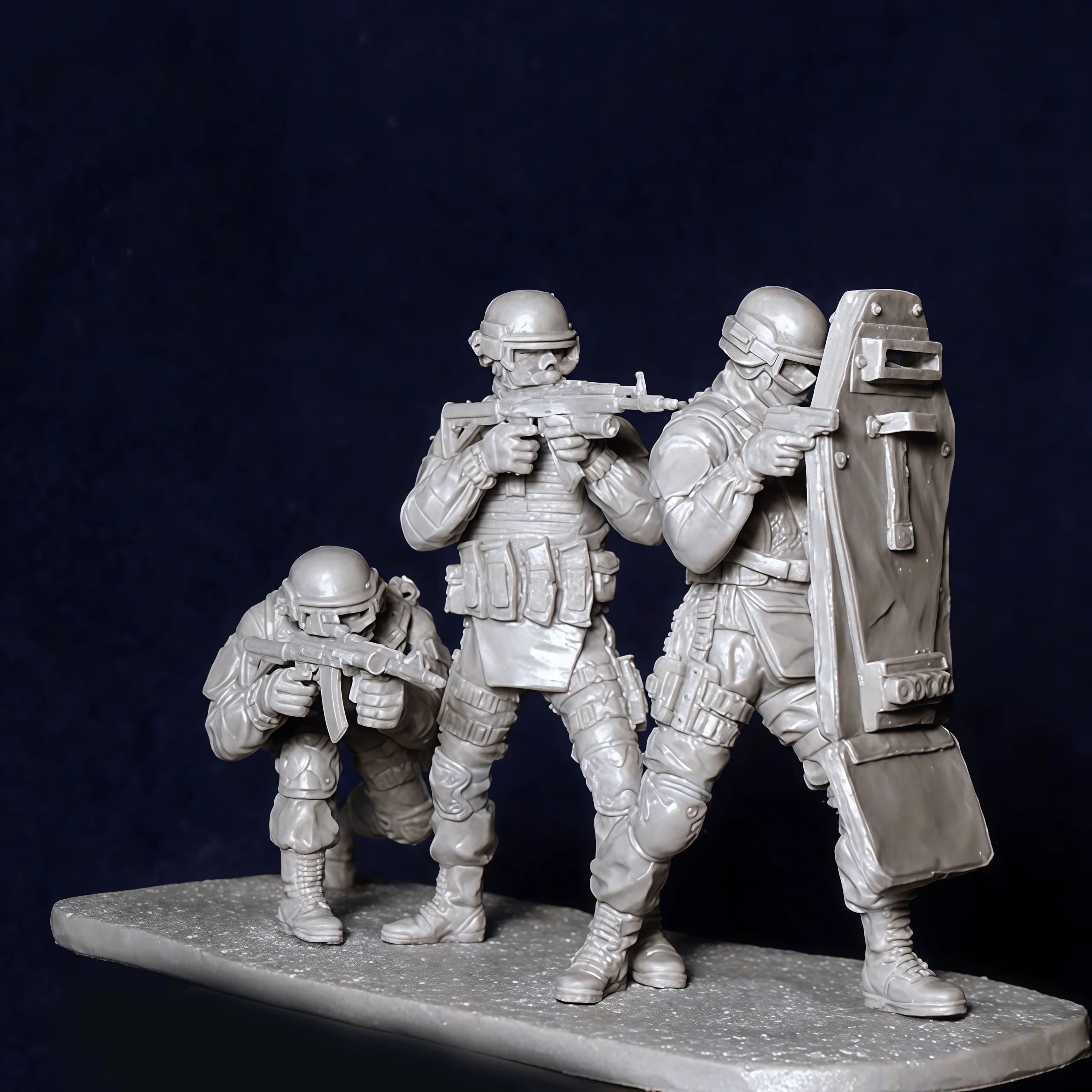 1: 35 Die Casting Resin Model Assembly Kit, GK， 3 Special Forces Personnel, Unpainted, Need To Assemble (including Platform)
