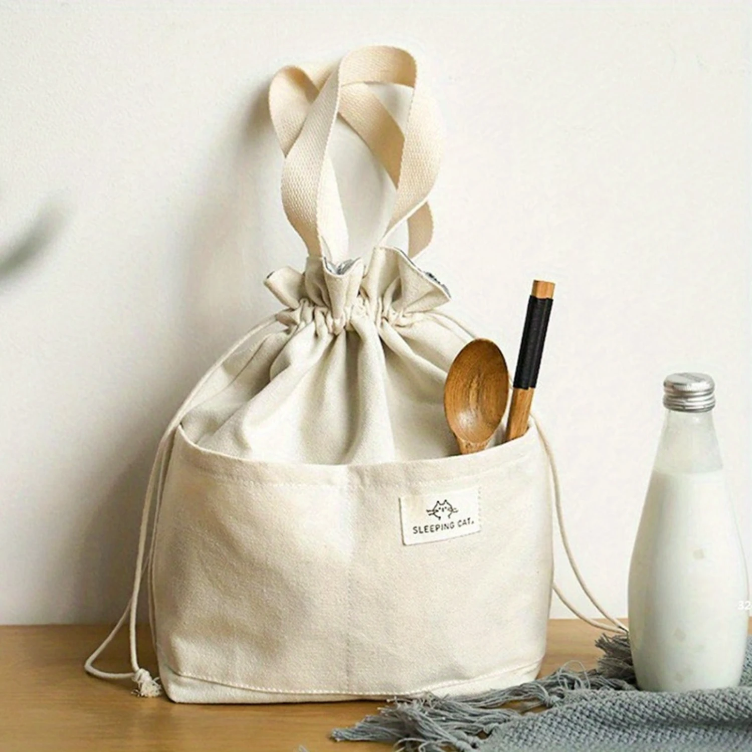 

Lightweight Beige Womens Drawstring Lunch Bag - Stylish & Versatile for Office, Picnics & Travel - Compact, Secure & Durable