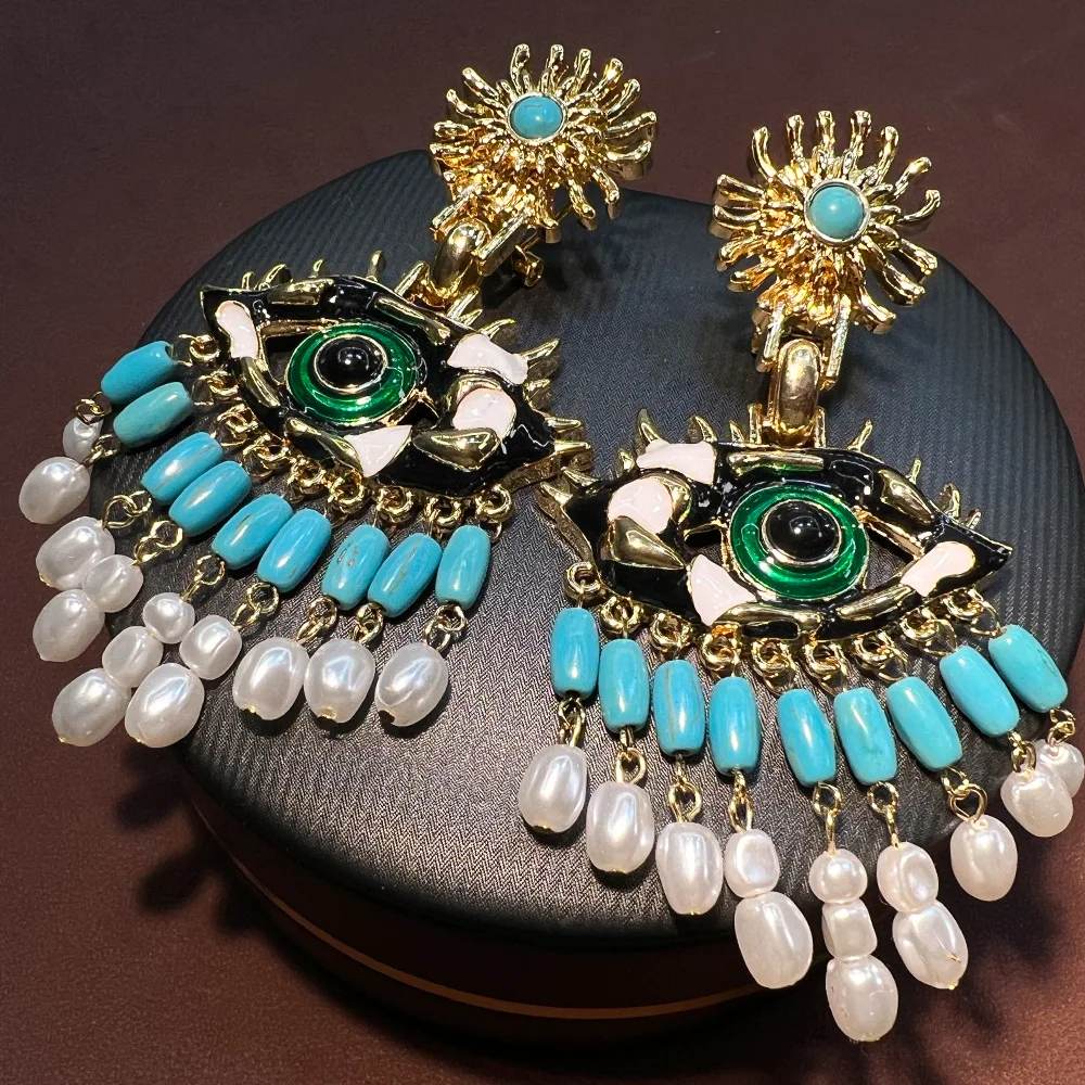 

Eye Exaggerated Pearl Tassel Earrings