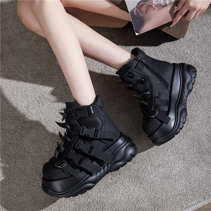 Fashionable Women Gothic Punk Style Rivet Muffin 2026 New Platform Sports Retro Rivets Heavy Metal Short Boots Zapatos De Mujer