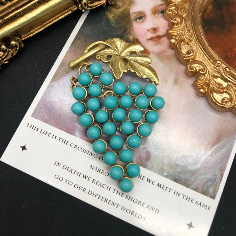 

Qingdao Medieval Jewelry Retro Old Gold Grape Design Turquoise Brooch Earrings Versatile Pin
