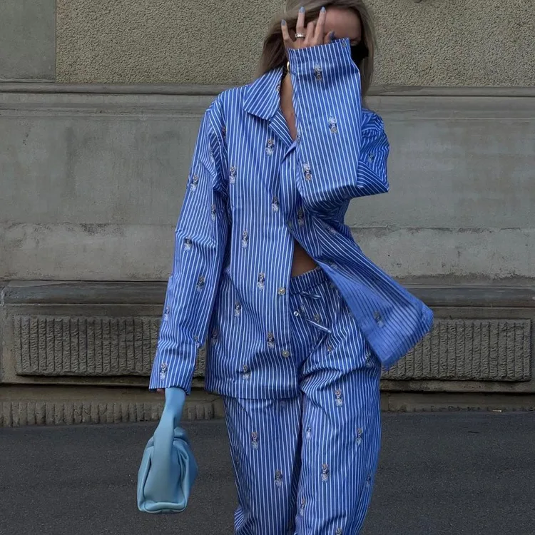 Lässiges Blaues Zweiteiler-Set für Damen Elegantes Outfit mit Revers-Langarmhemd und Hochgeschnittener Weiter Hose