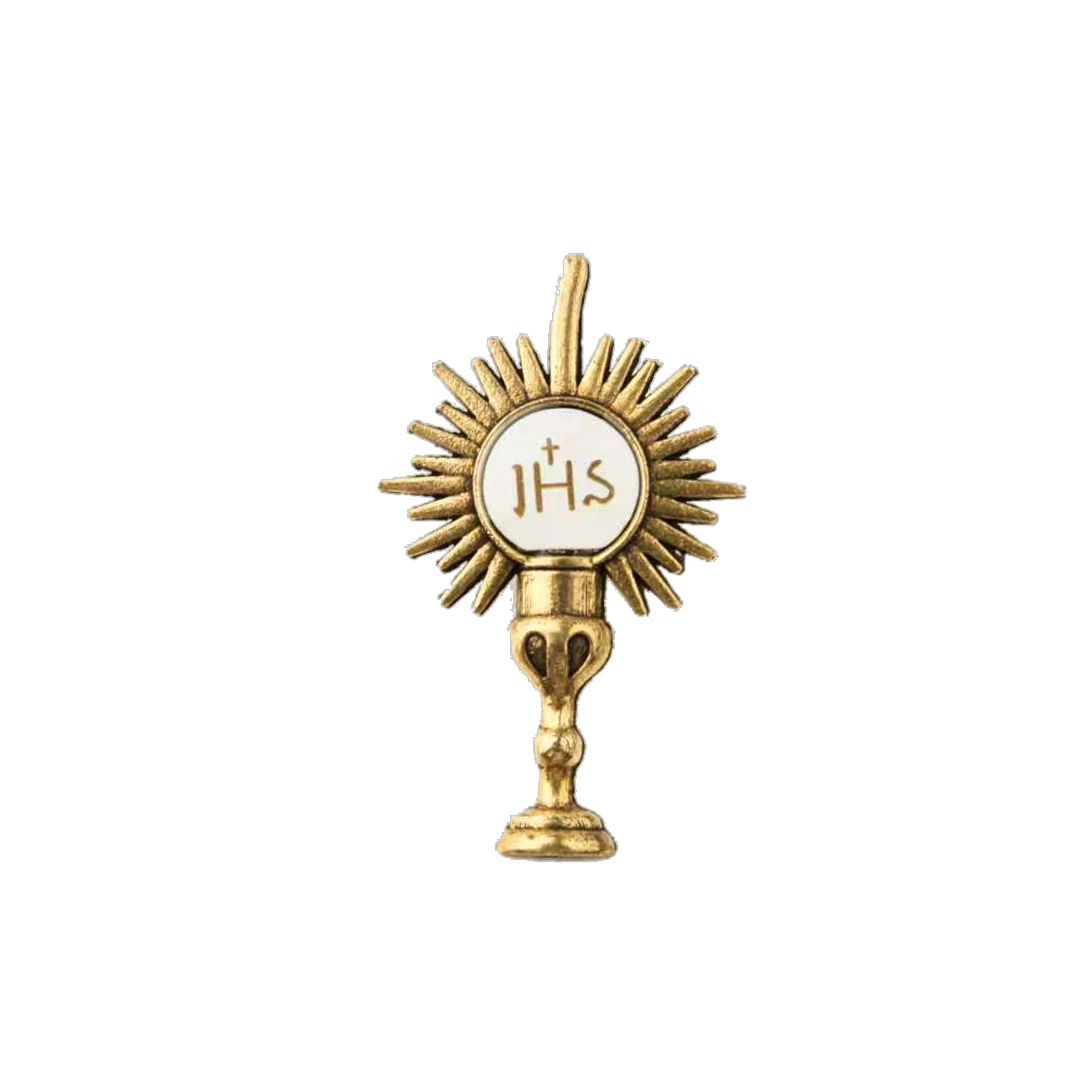 

Католическая булавка на лацкан золотого тона для первого Святого Причастия