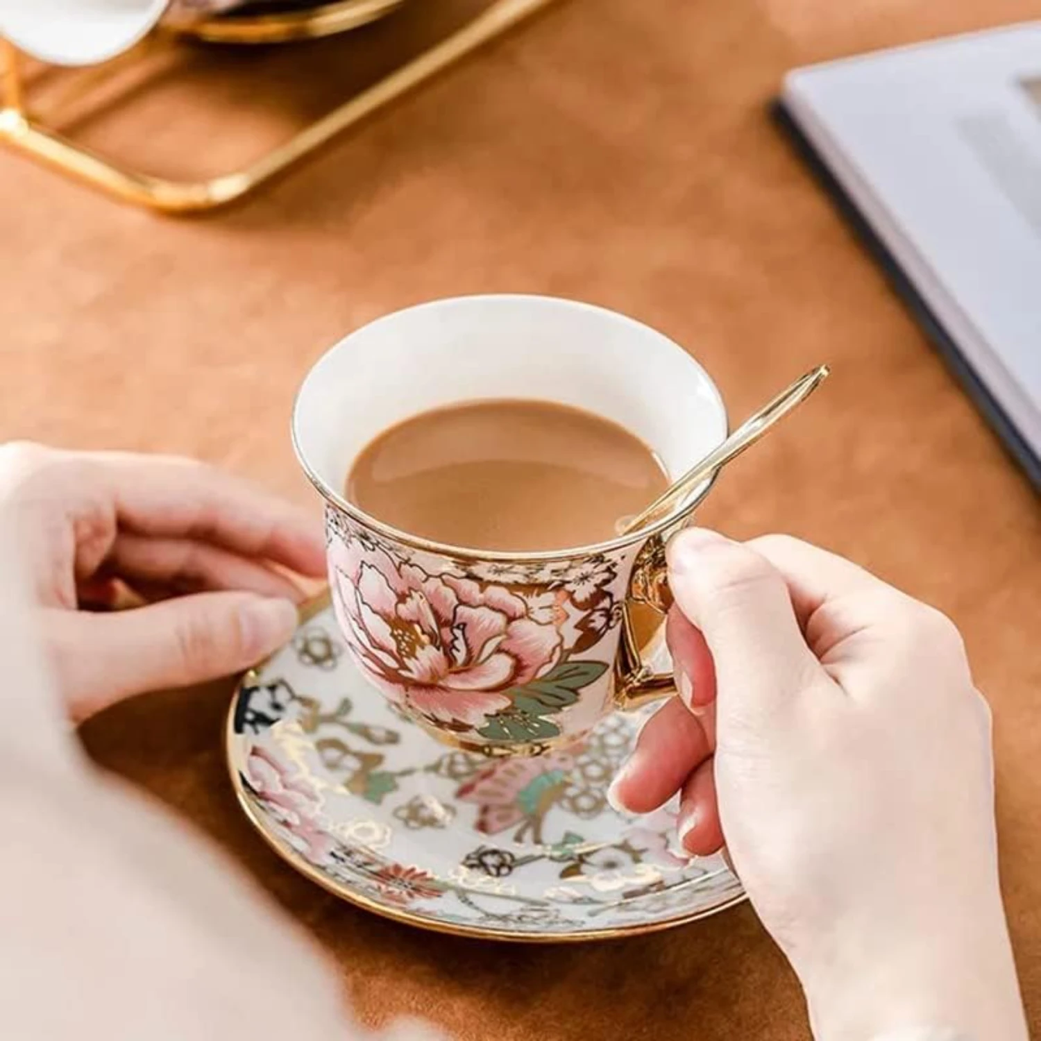 

Luxurious and Elegant 6-Piece Set of Rose Golden Tableware for Everyday and Special Occasions - High-Quality, Durable, and Stunn