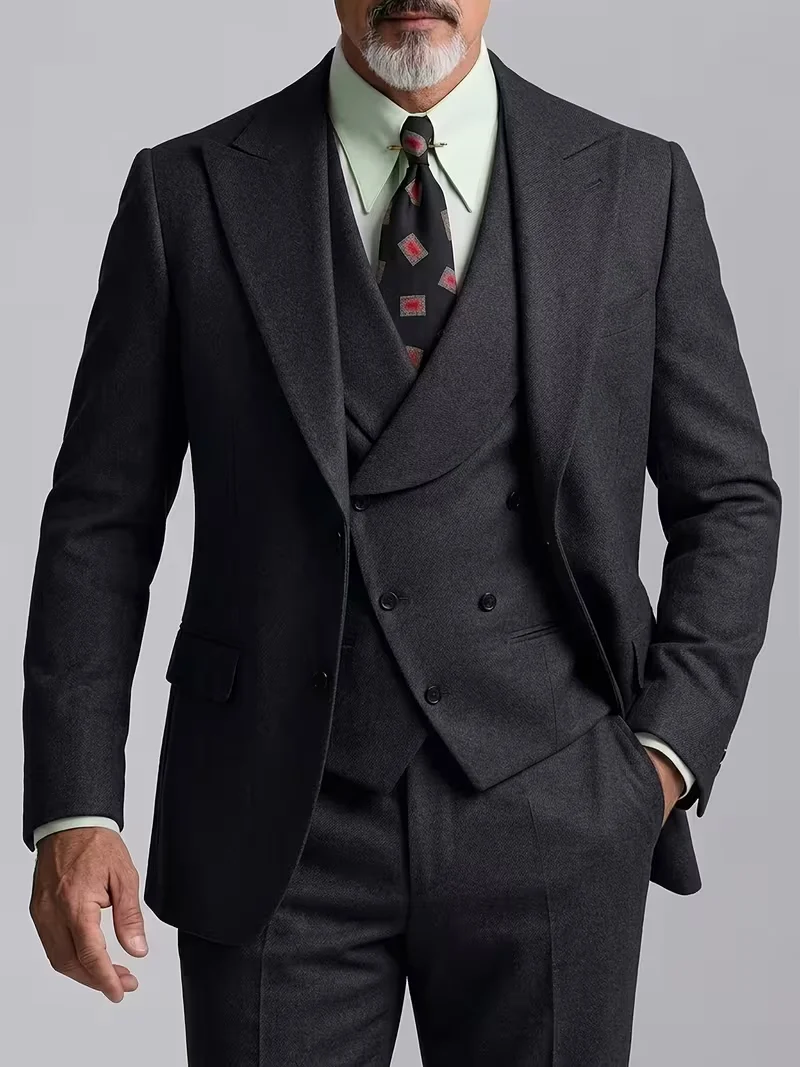 

2026 New Vintage Charcoal Black Three Piece Men Suit Wide Peak Lapel Double Breasted Vest Business Wedding Complete Outfit