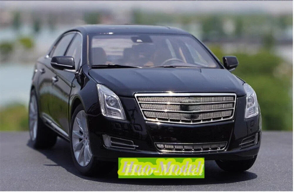 1:18 для SAIC CADILLAC XTS 2014, литая под давлением модель автомобиля из сплава, игрушки для мальчиков, подарки на день рождения, коллекция для хобби, украшения, черный/белый