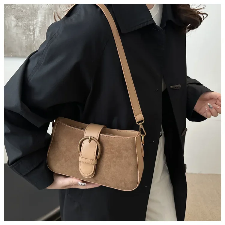 Damen-Umhängetasche aus Wildlederimitat, Unterarm-Umhängetasche, Reißverschluss, modische Umhängetaschen für kleine quadratische Taschen, geeignetes tägliches Outfit – Detail 3