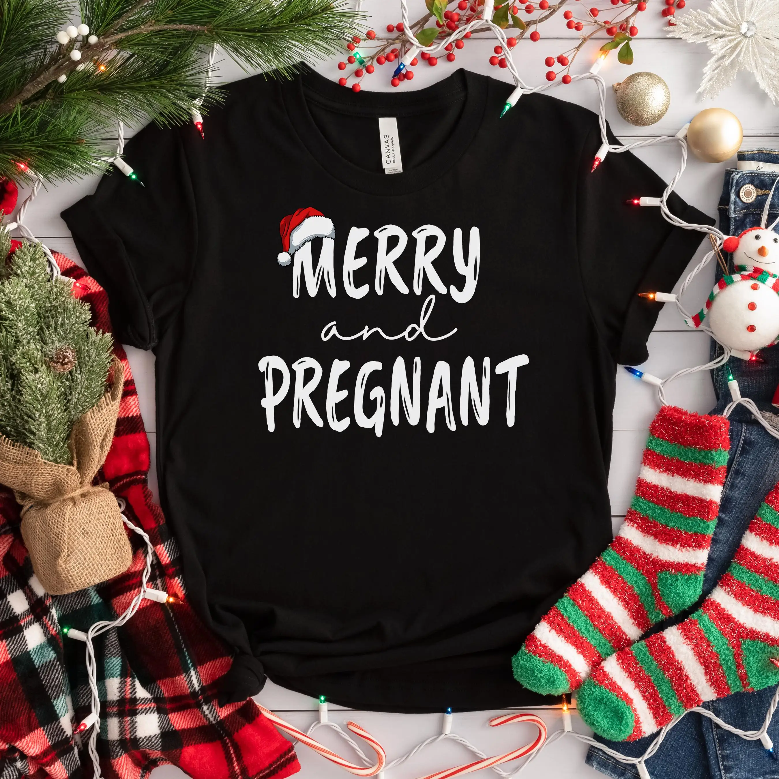 

Merry and PregnanT T Shirt Christmas Pregnancy Mom To Be Announcement New