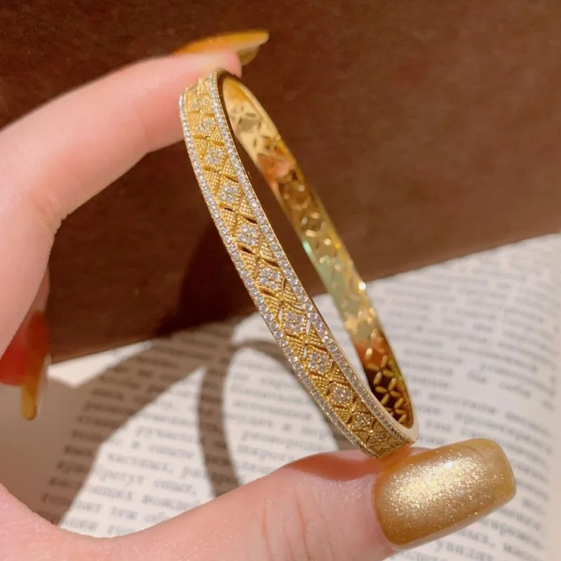 Retro Palace Style Gold-plated Rhombus Opening Bangles for Women Designer High-end Charm Rhinestone Exquisite Women's Bangles