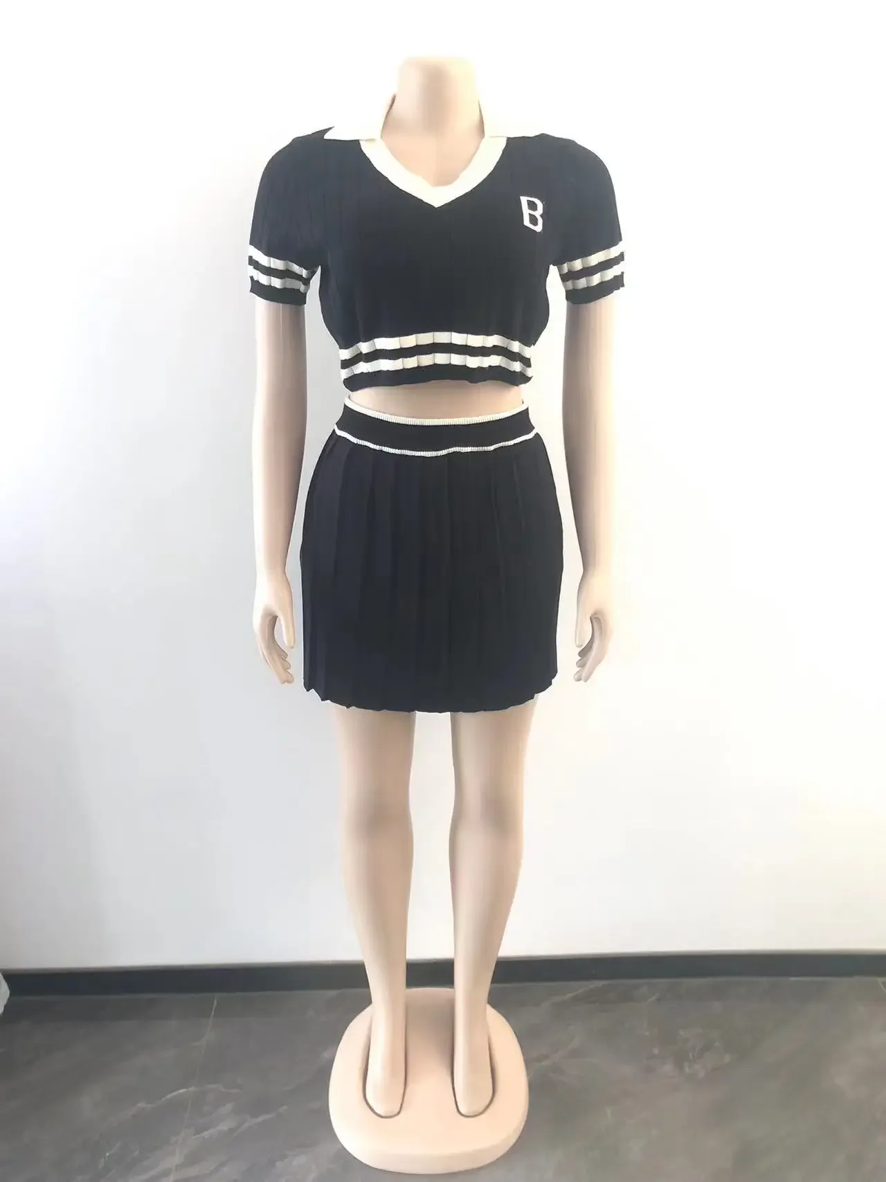 New fall casual two pieces skirt set with knit crop top t shirt and short pleated skirt knitted skirt