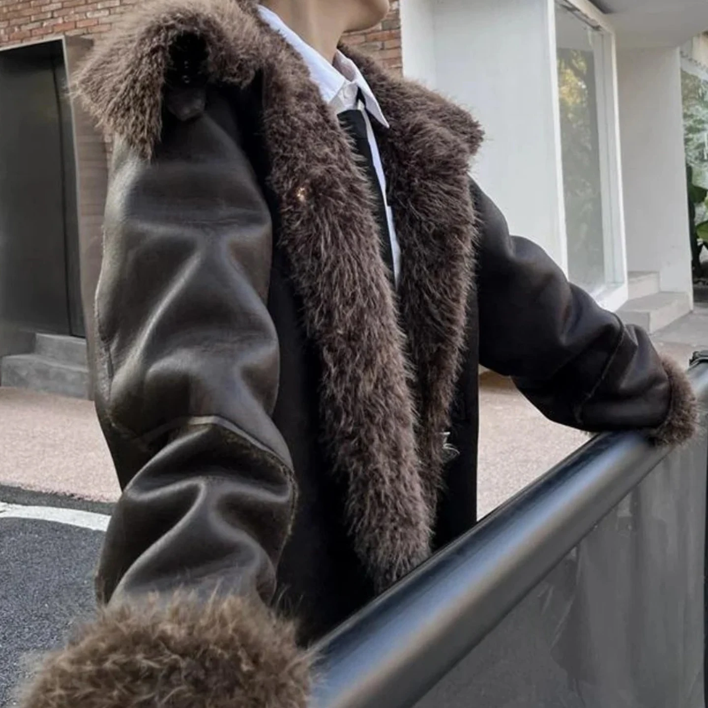 2025 Autunno New Faion Thiened Cappotto da donna in pelle e pelliccia intercato individualmente ed eleganza combinata