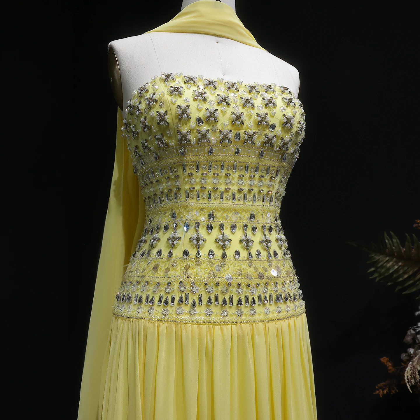 Sharon Said Funkelndes Fliederfarbenes Perlenbesetztes Plissiertes Chiffon-Abendkleid mit Fließendem Schal Dubai Saudi Hochzeitsfeier SS539 Maßanfertigung – Detail 30