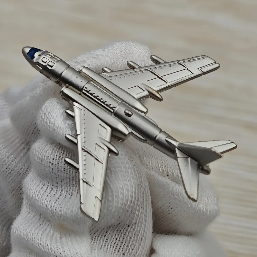 【Tin Box】Dreaming of The Blue Sky 3D H-6 Model Badge Drone Attack Brooch Air Show Aircraft Figurines Pins Butterfly Buckle Badge - Image 6