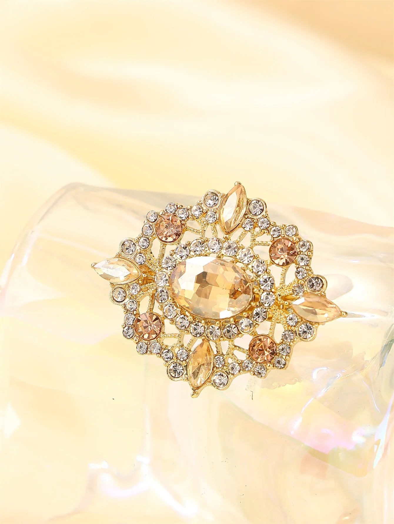 Moroccan fashion court-style rhinestone flower brooch, ladies' casual pin accessory, bridal party brooch.