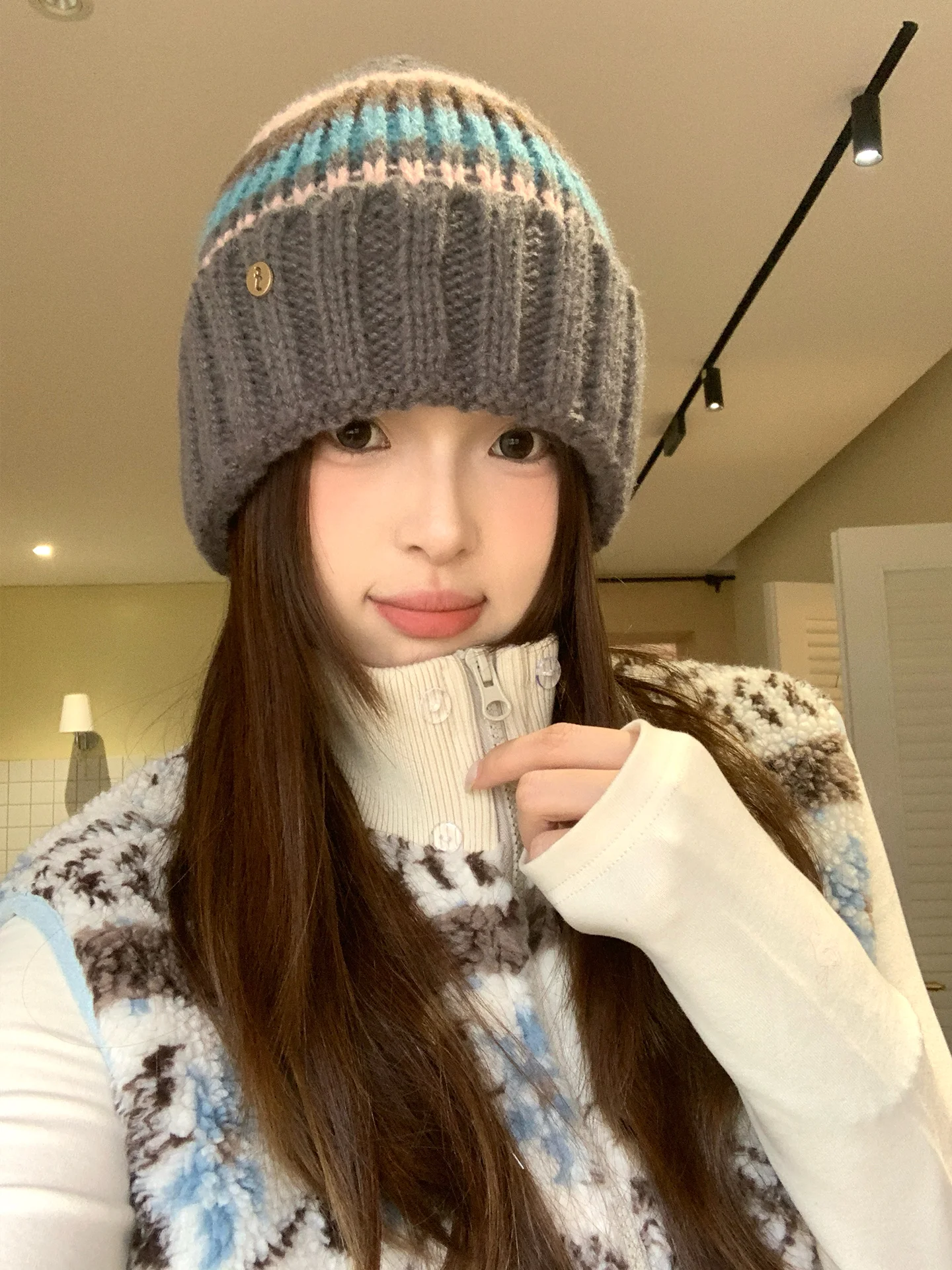 قبعة صوفية محبوكة مخططة بألوان كلاسيكية للنساء قبعة شتوية دافئة جديدة لحماية الأذن #3