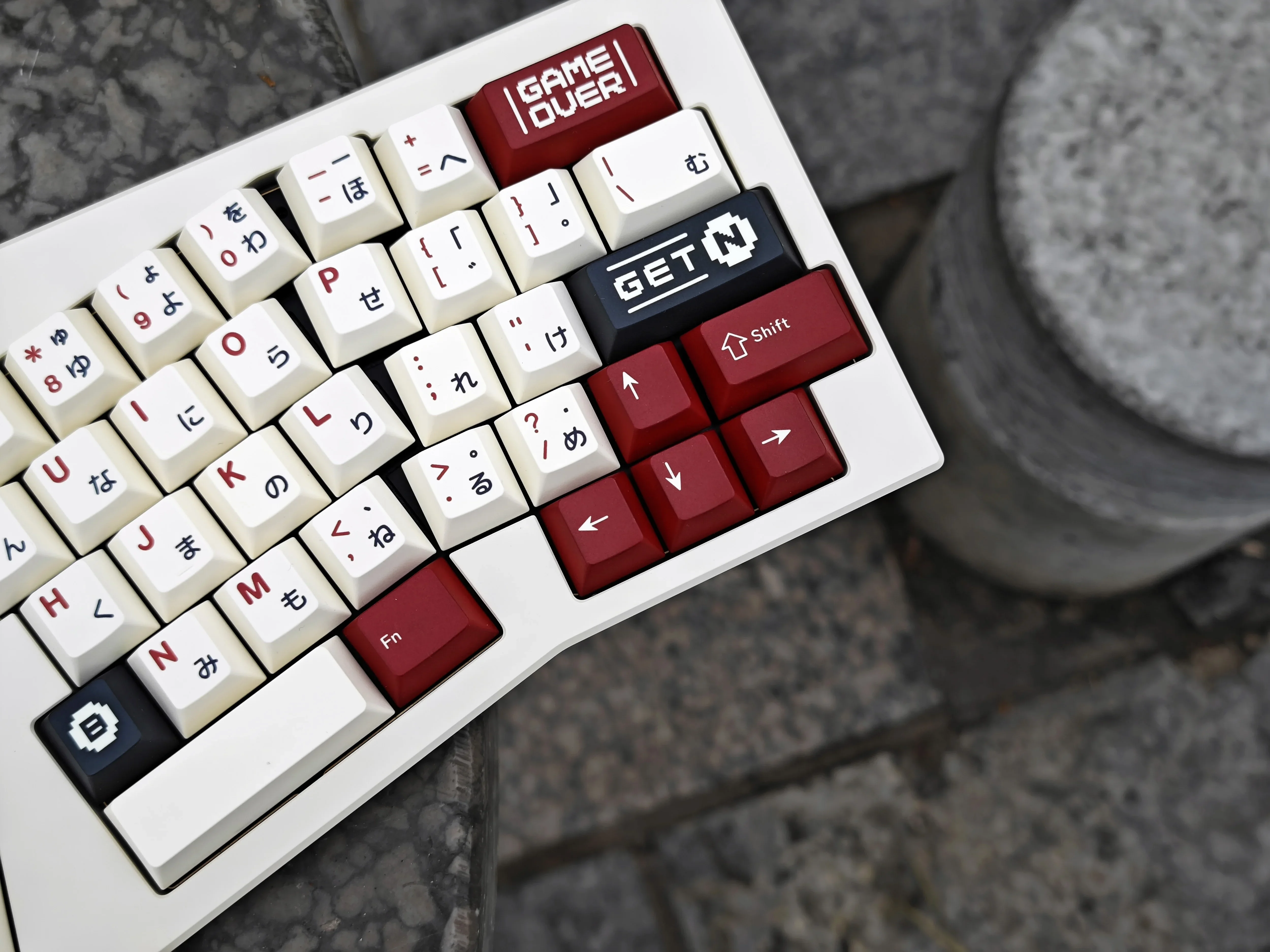 Famicom Japanese Keycap Cherry Pbt Five-Sided Sublimation Keycaps Customized Full Set Of Retro Red And White Keycaps Set 142Keys