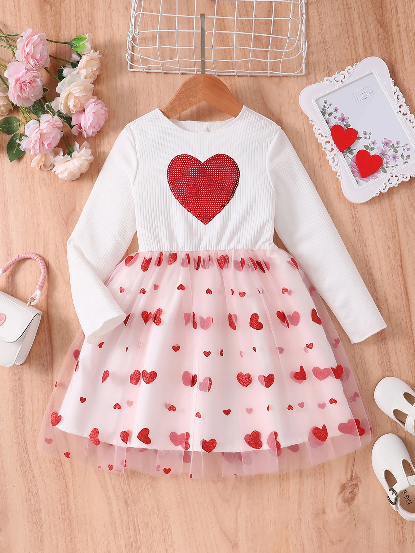 Langärmliges, modisches, süßes, rotes Love-Mesh-Spleißkleid für Mädchen im Frühling und Herbst