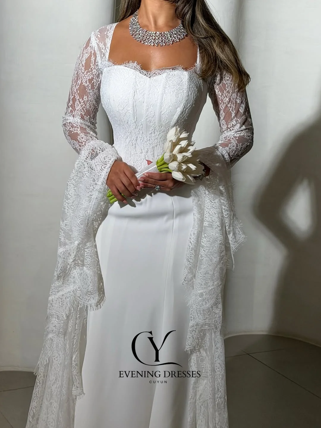 CUYUN 白人女性用イブニングガウン レースフレアスリーブ 高級サウジアラビア風ウェディングドレス カスタムメイド ドバイ ロングウェディングパーティガウン 2026