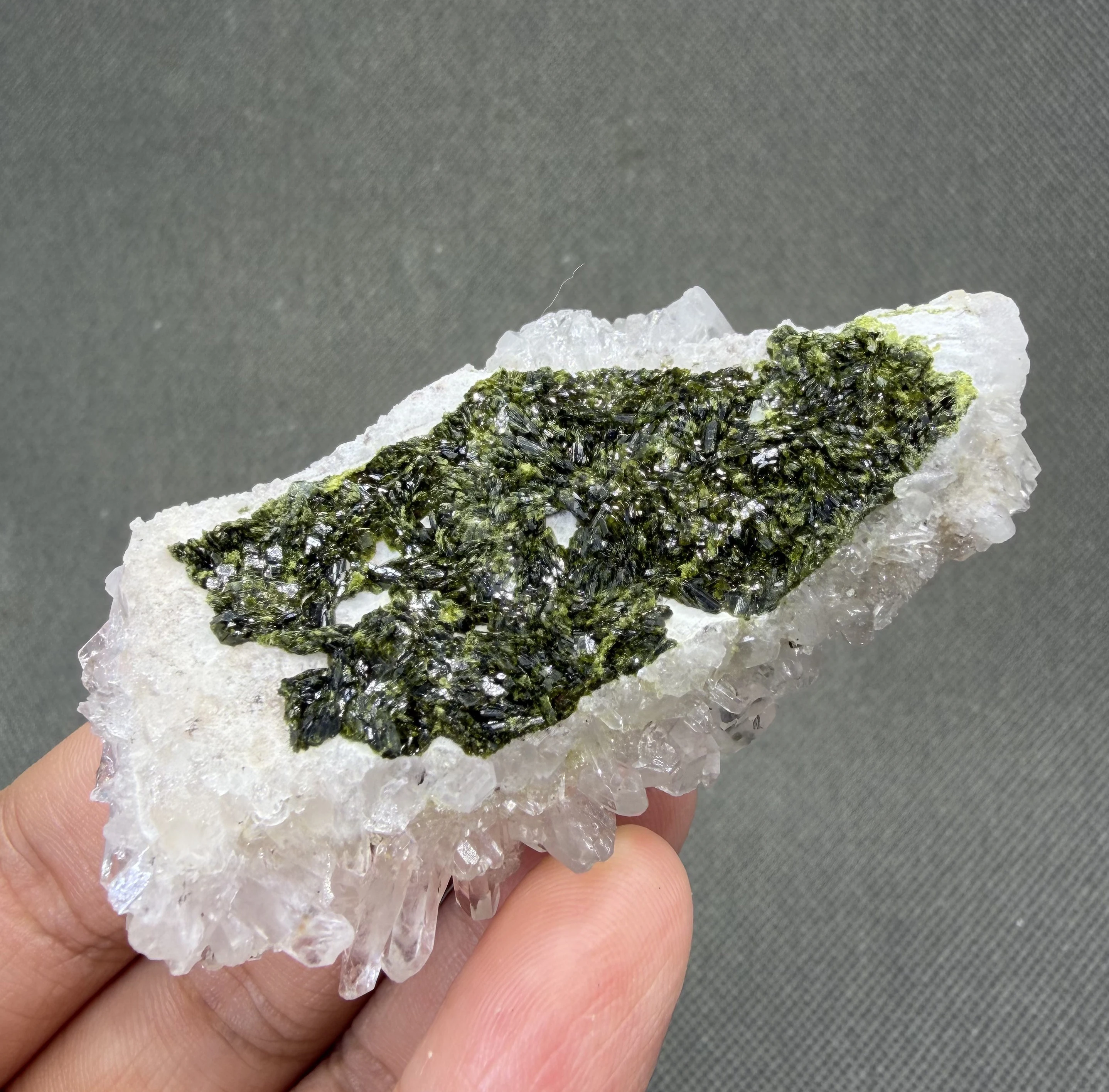 65 g Natural Epidote and Crystal Symbiotic Mineral Specimens + Healing Quartz Crystals and Stones Rock Gemstone