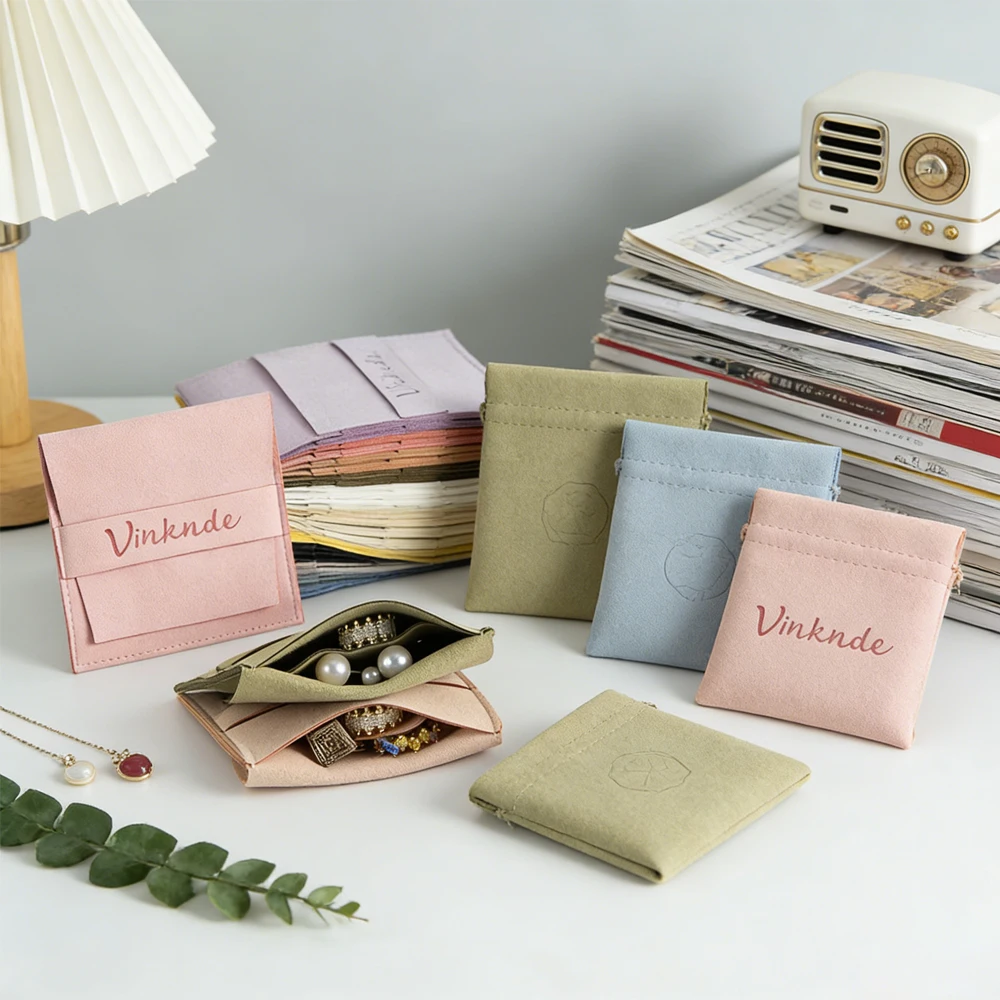 

50Pcs 8x8cm Custom Logo Cosmetic Necklace Microfiber Jewelry Bags Mini Cute Brooch Dust Gift Pocket Package with Compartment