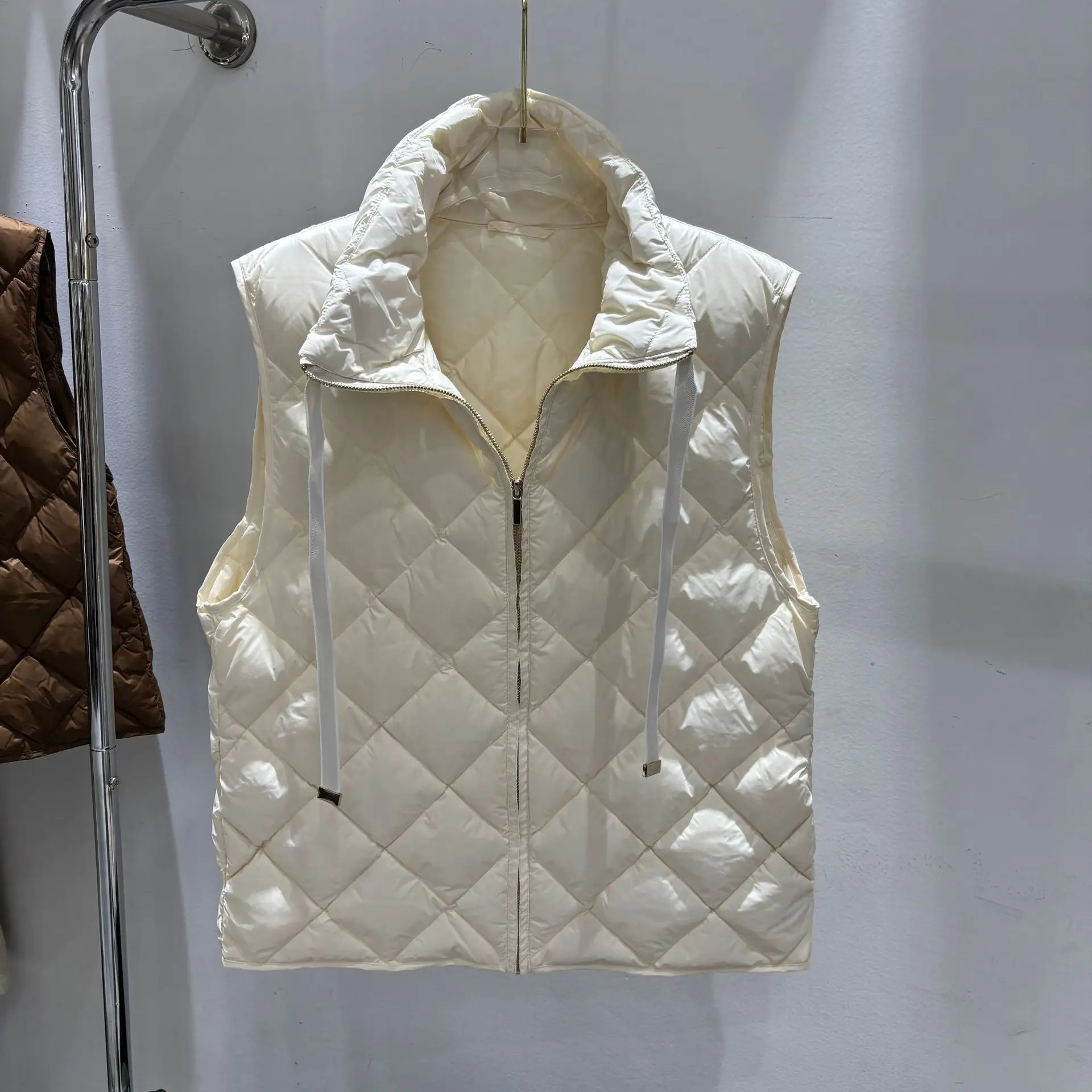 Lightweight Padded Vest Puffer Women White Duck Down Coat Fashion Sleeveless Jacket Lapel Inner Undershirt Female Vest